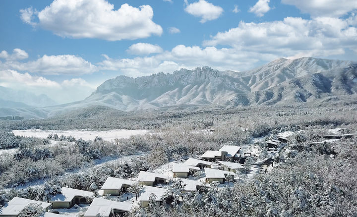 [서울=뉴시스] 켄싱턴리조트 설악밸리의 설경. (사진=이랜드파크 제공) 2026.01.16. photo@newsis.com *재판매 및 DB 금지