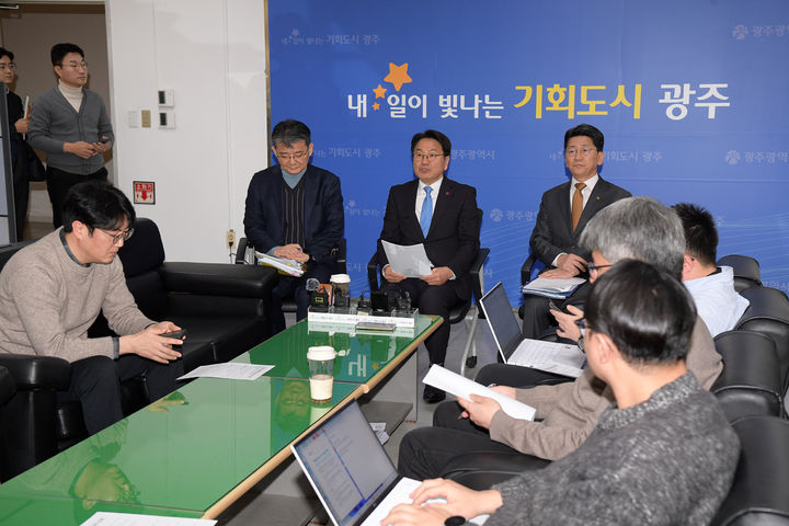 [광주=뉴시스] 기자 차담회하는 강기정 광주시장. (사진=광주시 제공) 2026.01.16. photo@newsis.com *재판매 및 DB 금지
