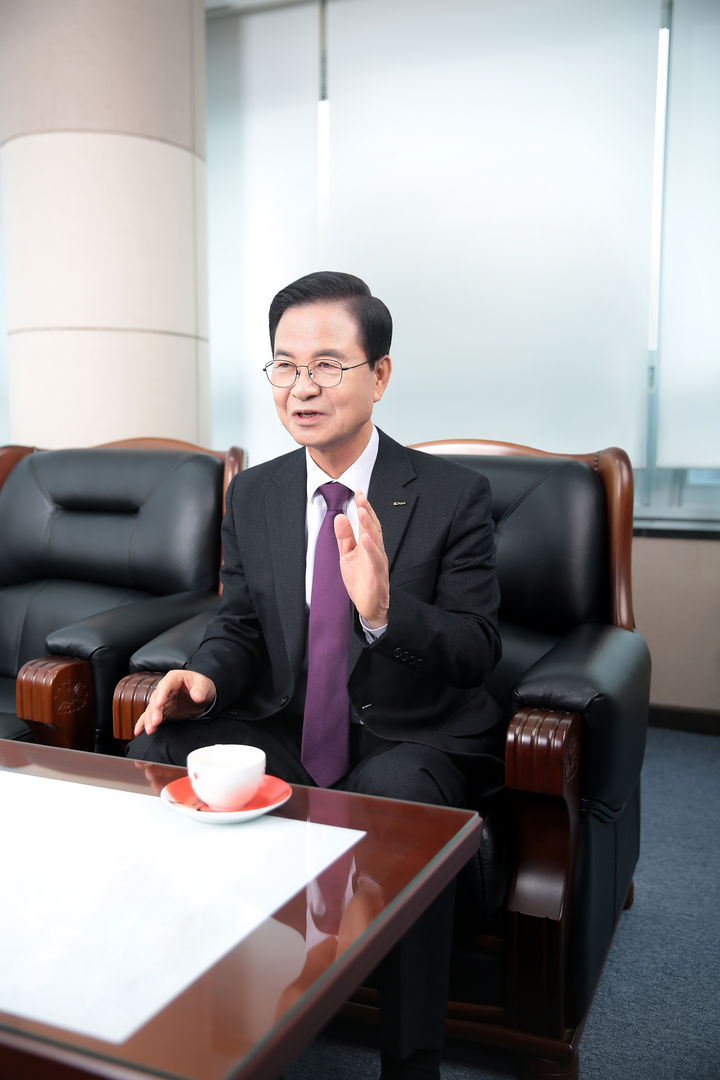 [세종=뉴시스] 한국석유관리원은 16일 최춘식 이사장이 취임 1주년을 맞았다고 밝혔다. (사진=석유관리원 제공) 2026.01.16. photo@newsis.com *재판매 및 DB 금지