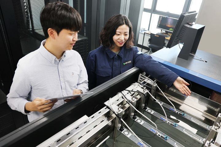 [서울=뉴시스] HD현대오일뱅크는 산업통상부 산하 한국세라믹기술원에 액침냉각액 'XTeer E-Cooling Fluid'를 공급하고 실증을 진행 중이다.(사진=HD현대오일뱅크 SNS). 2026.01.16 *재판매 및 DB 금지