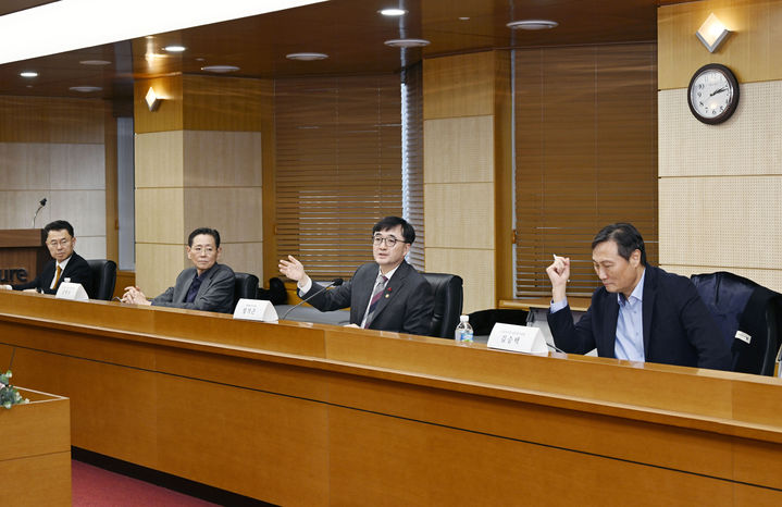 [세종=뉴시스] 임기근 기획예산처 장관 직무대행 차관은 16일 서울 종로구 한국무역보험공사에서 열린 '인구구조 변화 대응 전문가 간담회'를 주재, 모두발언을 하고 있다. (사진=기획처 제공) 2026.01.16. photo@newsis.com *재판매 및 DB 금지