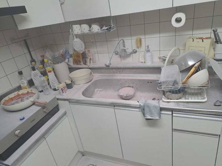 [동해=뉴시스] 동해지역 한 가정에서 부주의로 인한 화재가 발생해 소방당국이 진화한 모습.(사진=동해소방서 제공)photo@newsis.com *재판매 및 DB 금지