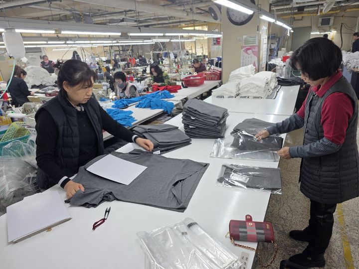 [서울=뉴시스] 티셔츠 전문 생산업체인 호야텍스 현장 사진. (사진=호야텍스 제공) 2026.01.19. photo@newsis.com *재판매 및 DB 금지