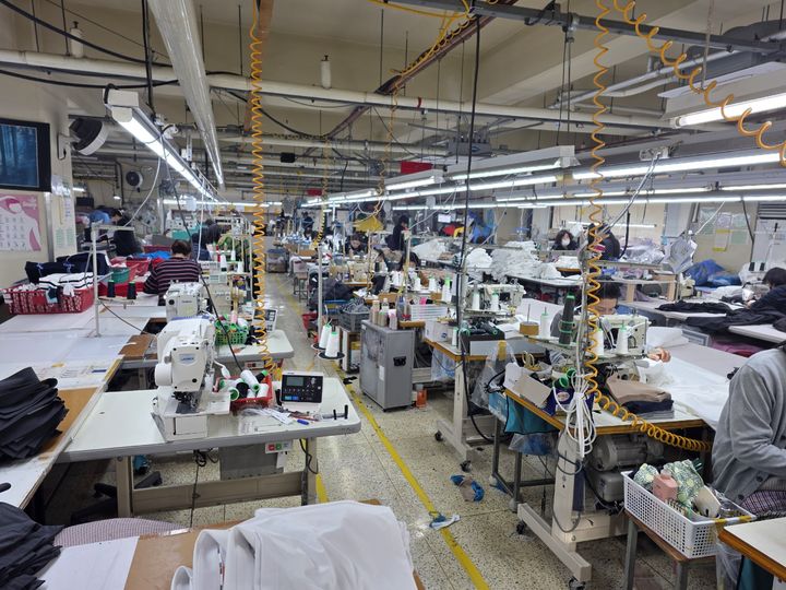 [서울=뉴시스] 티셔츠 전문 생산 업체인 호야텍스의 공장 내부. (사진=호야텍스 제공) 2026.01.16. photo@newsis.com *재판매 및 DB 금지