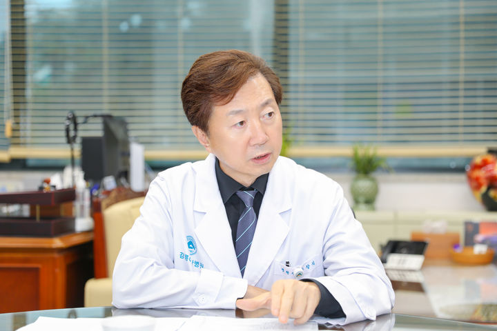 “전문의 중심, 전공의 대신 간호사”…33년 병원장의 해법[인터뷰]