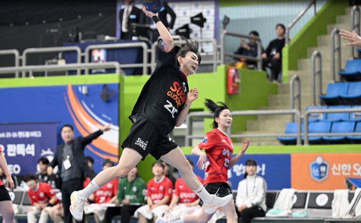 [서울=뉴시스] 여자 핸드볼 SK슈가글라이더즈의 강경민. (사진=한국핸드볼연맹 제공) *재판매 및 DB 금지