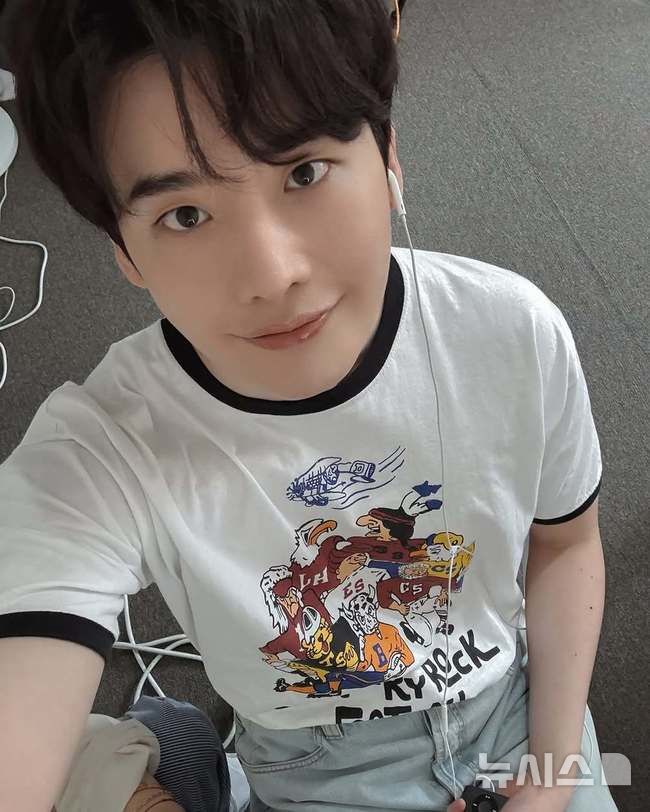 [서울=뉴시스] 배우 이종석이 동안 비주얼을 뽐냈다. 2026.01.17. (사진 = 이종석 인스타그램 캡처) photo@newsis.com *재판매 및 DB 금지