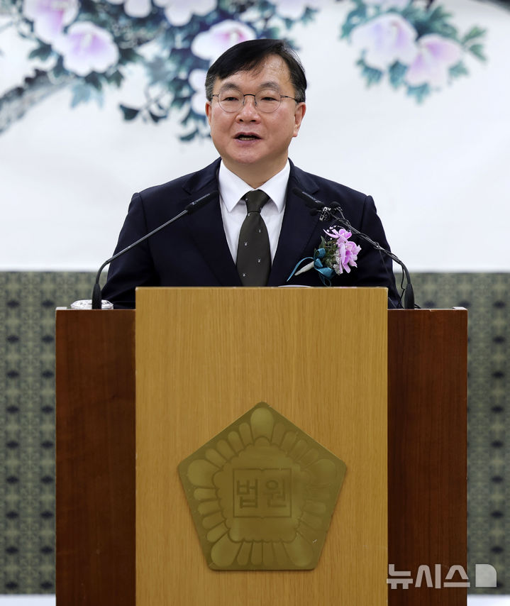 [서울=뉴시스] 홍효식 기자 = 박영재 신임 법원행정처장이 16일 서울 서초구 대법원에서 열린 취임식에서 취임사하고 있다. 2026.01.16. yesphoto@newsis.com