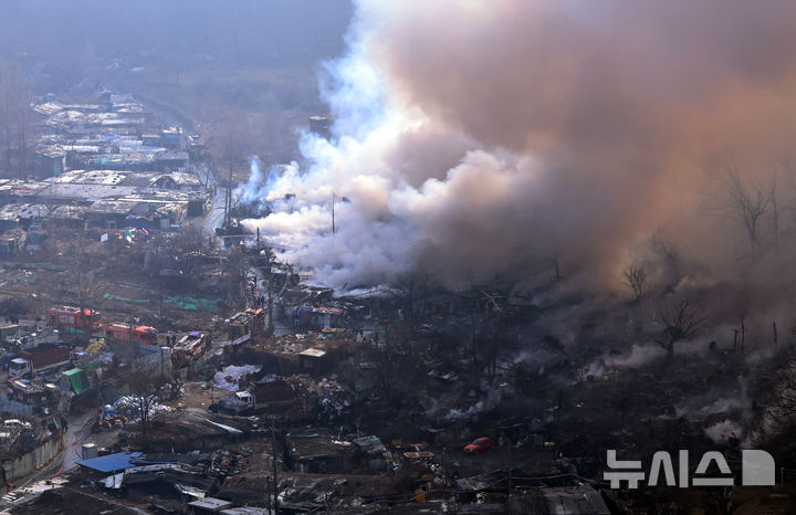 서울 강남 구룡마을 화재… 6시간 30분만에 큰 불길 잡혀 [뉴시스Pic]