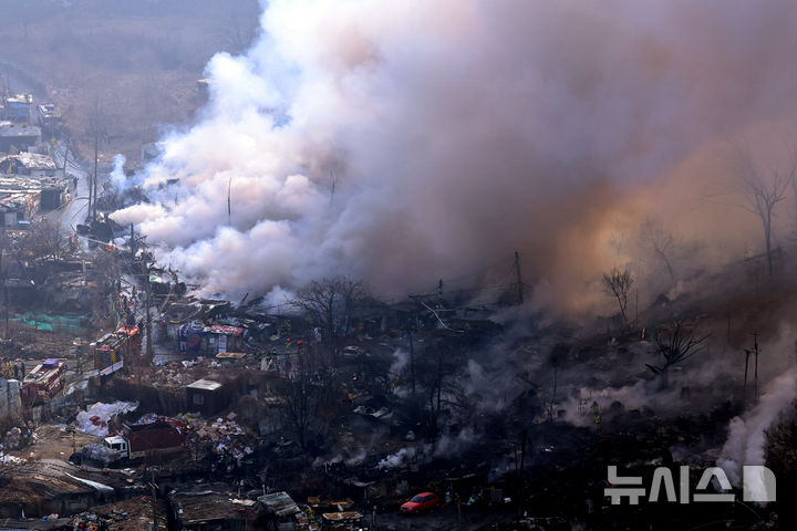 구룡마을 화재 6시간30분만 초진…대응 1단계 하향(종합3보)