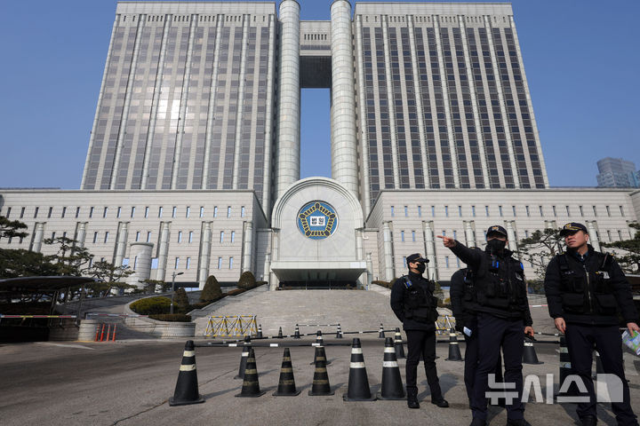 尹측, '체포방해' 징역 5년에 "공수처 내란죄 수사권 없어"