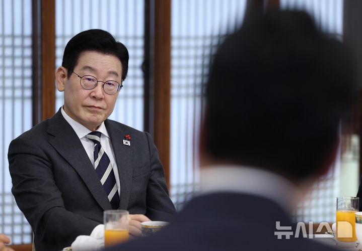 이 대통령, 여야 지도부 만나 "경제형벌 합리화 힘 모아달라"