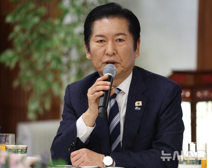 [서울=뉴시스] 고범준 기자 = 정청래 더불어민주당 대표가 지난 16일 청와대 상춘재에서 열린 정당 지도부 초청 오찬에서 발언하고 있다. 2026.01.19. bjko@newsis.com