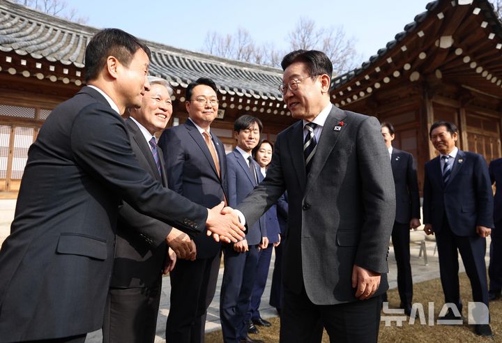 이 대통령, 19일 신임 與 지도부 만찬…'당청 원팀' 당부할 듯