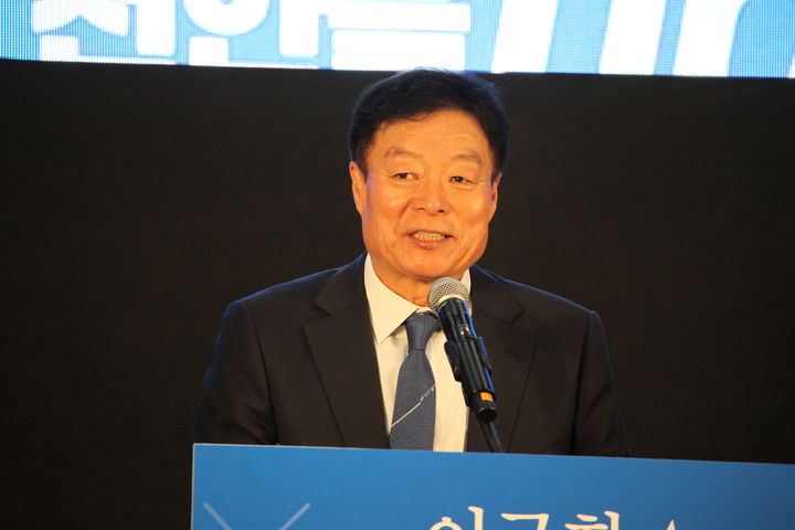 [천안=뉴시스] 최영민 기자=이규희 전 국회의원이 17일 국립공주대학교 천안캠퍼스 체육관에서 열린 자신의 저서 출판기념회에서 인사말을 하고 있다. 2026.01.17 ymchoi@newsis.com *재판매 및 DB 금지