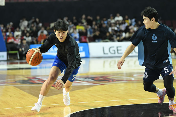 [서울=뉴시스] 프로농구 서울 삼성 정성조, 2025~2026시즌 LG전자 프로농구 올스타전 '제이파크 아일랜드 리조트 일대일 콘테스트' 결선 진출. (사진=KBL 제공) 