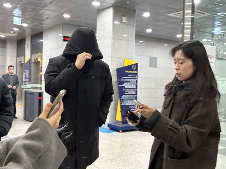 '공천헌금 진실공방' 강선우 전 보좌관, 10시간30분만 조사 종료