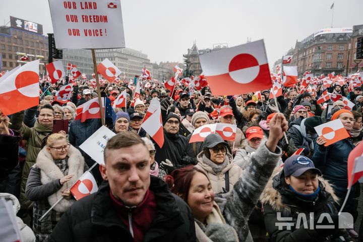 그린란드 수도 5천명 모여 "양키고홈"…덴마크도 "美손떼라" 집회