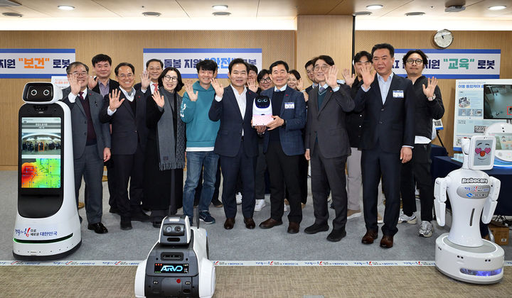 [안동=뉴시스] 지난해 11월 경북도청에서 열린 AI 스마트 돌봄 로봇 전시회. (사진=경북도 제공) 2026.01.18. photo@newsis.com *재판매 및 DB 금지