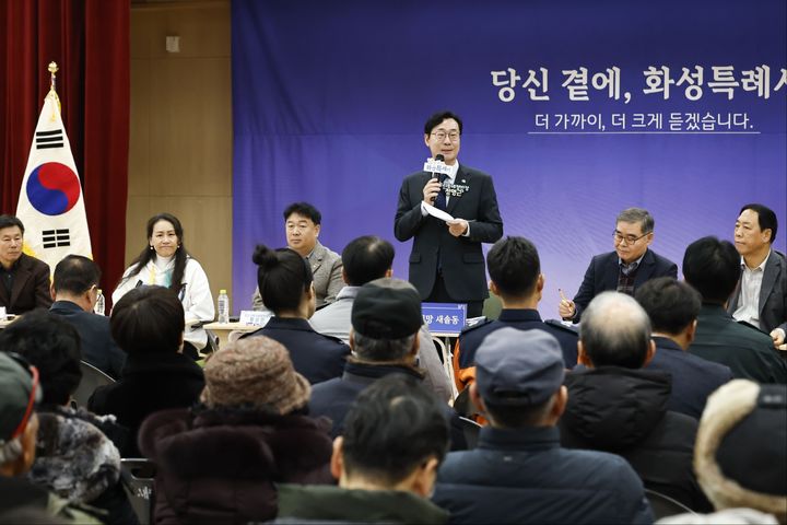 [화성=뉴시스]정명근 화성시장이 12일 새솔동에서 열린 신년인사회 '당신곁에 화성특례시'에서 인사말을 하고 있다.(사진=화성시 제공)2026.01.18.photo@newsis.com *재판매 및 DB 금지