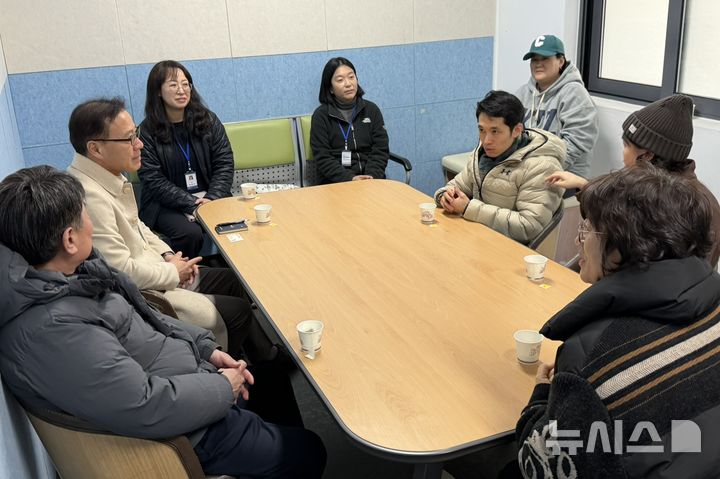 인천시의료원, 소속 장애인 수영 선수단 훈련장 격려 방문