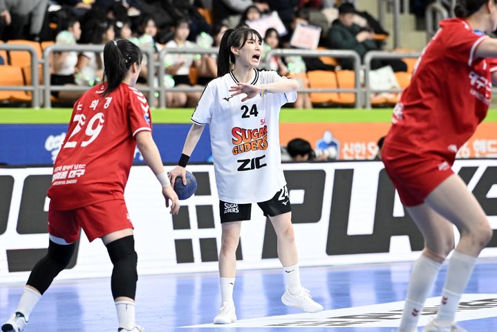 [서울=뉴시스] 여자 핸드볼 SK슈가글라이더즈의 강경민. (사진=한국핸드볼연맹 제공) *재판매 및 DB 금지