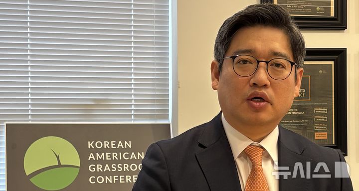 [워싱턴=뉴시스]이윤희 특파원 = 송원석 미주한인유권자연대(KAGC) 사무총장이 지난 16일(현지 시간) 미국 워싱턴DC KAGC 사무실에서 뉴시스와 인터뷰하고 있다. 2026.01.20.