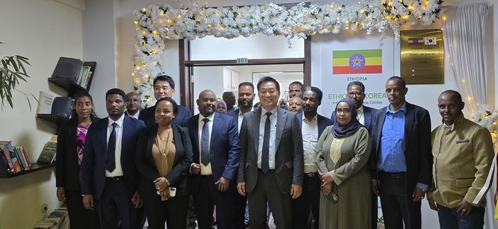 [서울=뉴시스] 과학기술정보통신부와 한국지능정보사회진흥원(NIA)이 에티오피아 수도 아디스아바바에 정보접근센터를 개소했다. (사진=NIA 제공) *재판매 및 DB 금지