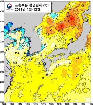[부산=뉴시스] 2025년 동아시아 주변 바다 연평균 표층수온 평년편차. (사진=국립수산과학원 제공) 2026.01.19. photo@newsis.com *재판매 및 DB 금지