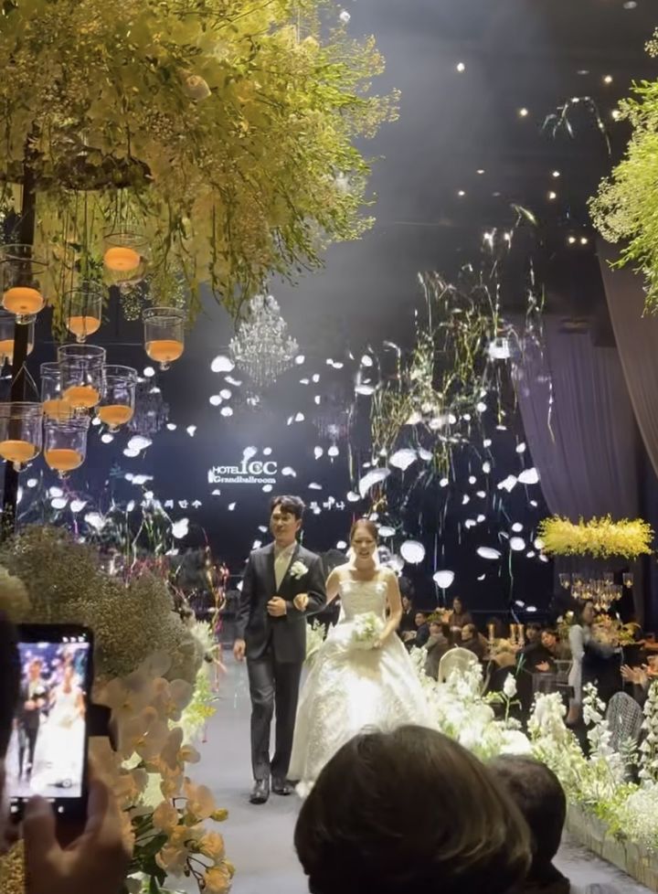 [뉴시스] ENA·SBS플러스 예능 프로그램 '나는 SOLO'(나는 솔로) 28기 출연자 영자와 영철의 결혼식 현장이 공개됐다. (사진=영자 인스타그램 캡처) *재판매 및 DB 금지