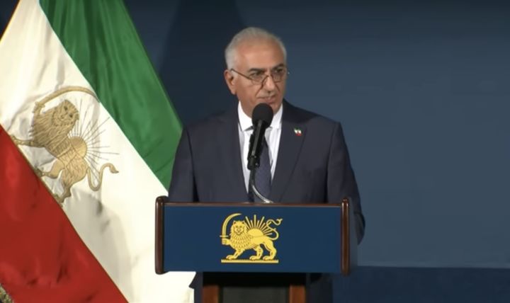 이란 옛 왕조의 마지막 왕세자 레자 팔레비가 미국에서 열린 기자회견에서 현재 이란을 북한에 빗대며 "이슬람 정권의 붕괴가 불가피하다"고 주장했다.2026.01.19. (사진=팔레비 유튜브 캡처) *재판매 및 DB 금지