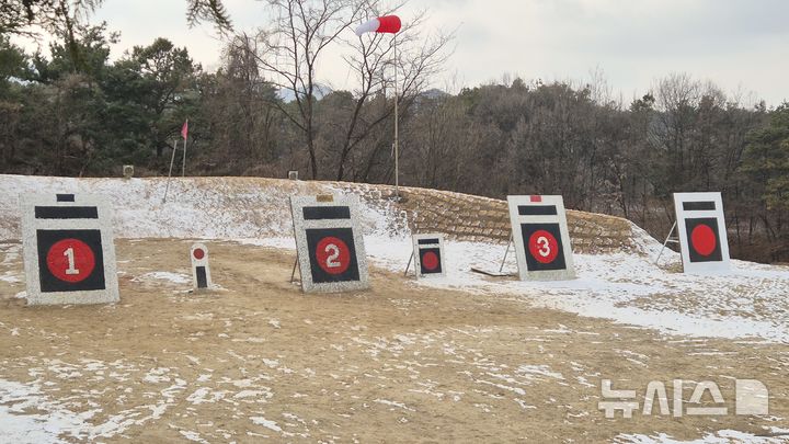 [청주=뉴시스] 연현철 기자 = 19일 충북 청주시 청원구에 위치한 충북궁도협회 사무실 앞에 마련된 훈련장. 2026.01.19. yeon0829@newsis.com