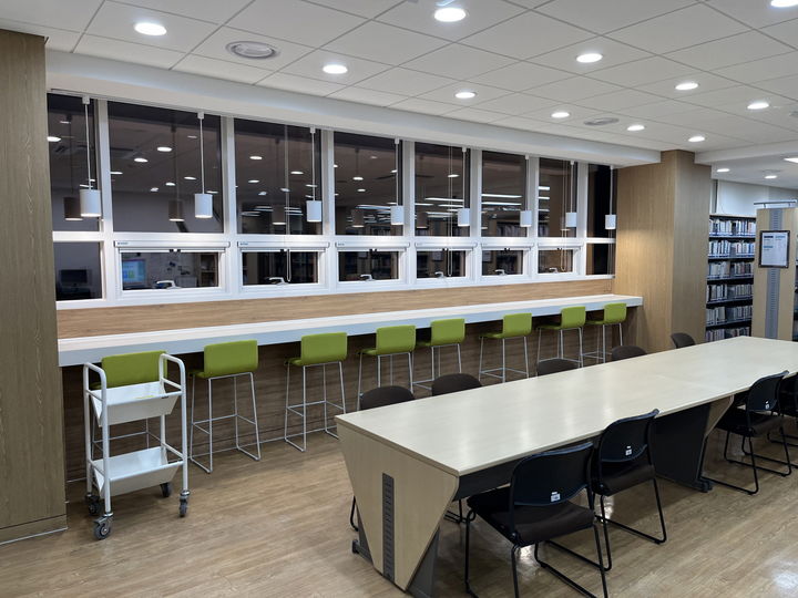 [서울=뉴시스] 강동구립암사도서관 종합자료실. 2026.01.19. (사진=강동구 제공) *재판매 및 DB 금지