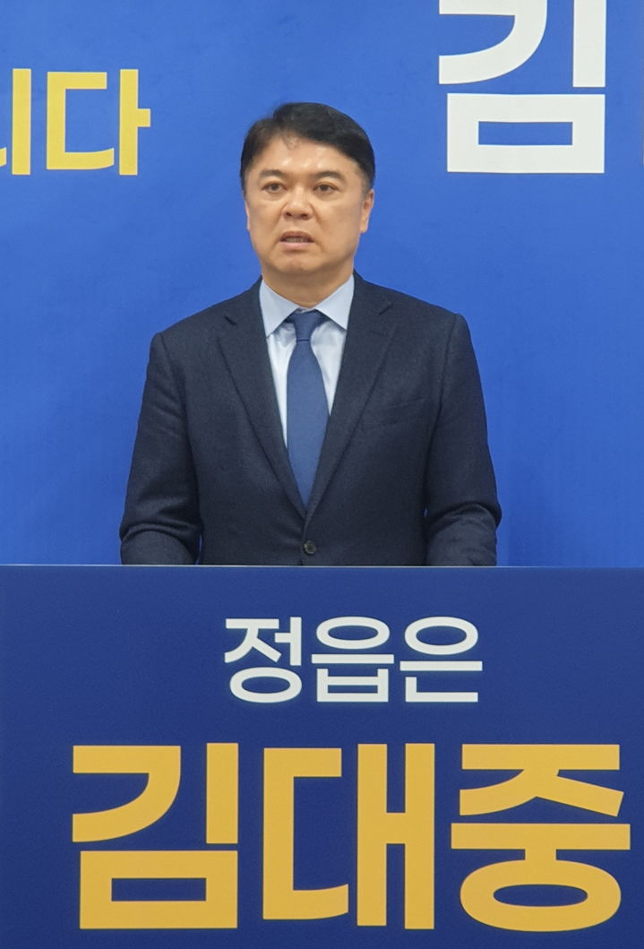 [정읍=뉴시스] 김대중 전 전북도의원이 19일 오전 정읍시청 브리핑룸을 찾아 오는 6월 제9회 전국동시지방선거 정읍시장 출마를 선언하고 있다.&nbsp; *재판매 및 DB 금지