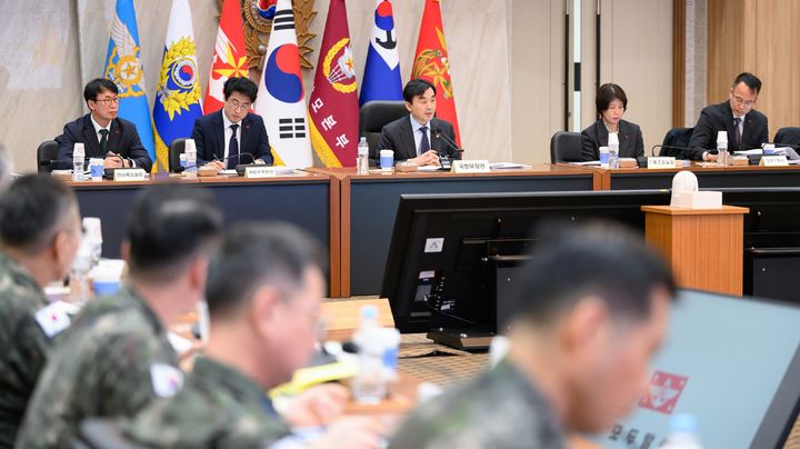 [서울=뉴시스] 안규백 국방부장관이 19일 계룡대에서 핵심 국방정책 추진을 위한 준비상태 점검에 앞서 모두말씀을 하고 있다. (사진=국방부 제공) 2026.01.19. photo@newsis.com *재판매 및 DB 금지