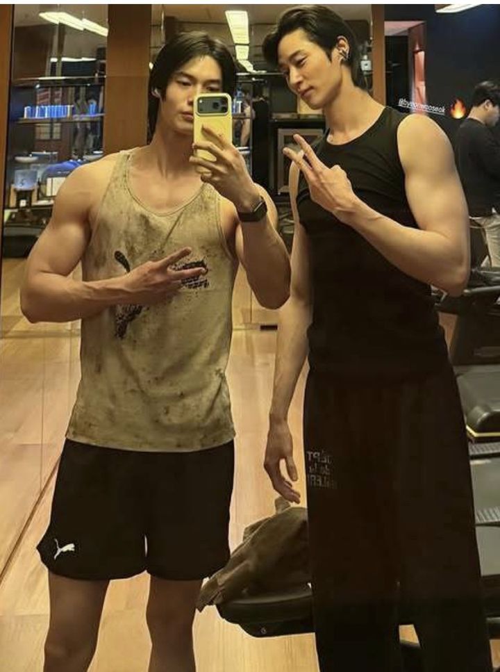 변우석 결국 운동까지 했네…우람한 팔 근육 자랑