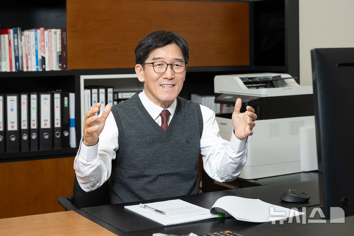 [전주=뉴시스]윤난슬 기자 = 박춘원 전북은행장과의 인터뷰. (사진=전북은행 제공) photo@newsis.com 