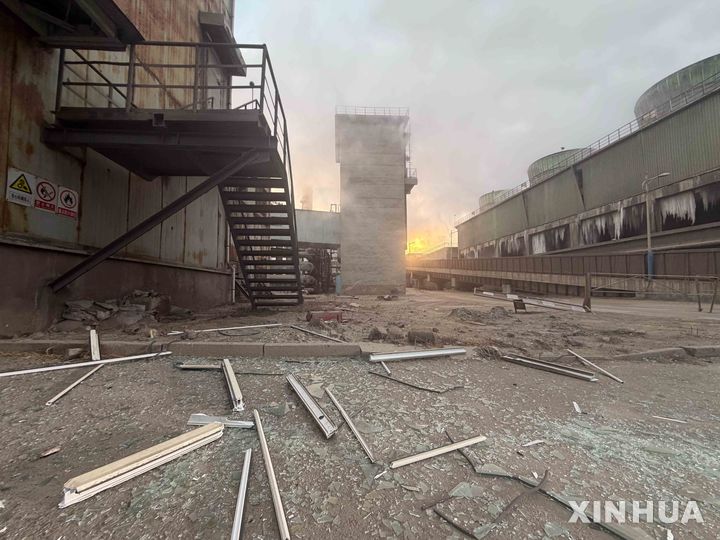 [바오터우=신화/뉴시스] 중국 네이멍구자치구 바오터우시에 위치한 희토류 강판 공장에서 18일 폭발사고가 발생해 최소 2명이 숨지고 8명이 실종됐으며, 84명이 부상을 입었다. 폭발 사고 당시 현장 모습. 2026.01.19