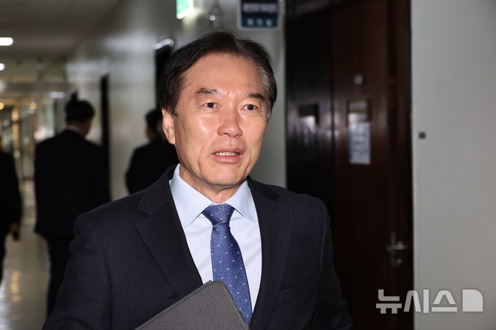 [서울=뉴시스] 김금보 기자 = 정태호 국회 재정경제기획위원회 더불어민주당 간사가 지난 19일 서울 여의도 국회에서 이혜훈 기획예산처 장관 후보 청문회를 앞두고 취재진 질문에 답변 하고 있다. 2026.01.19. kgb@newsis.com