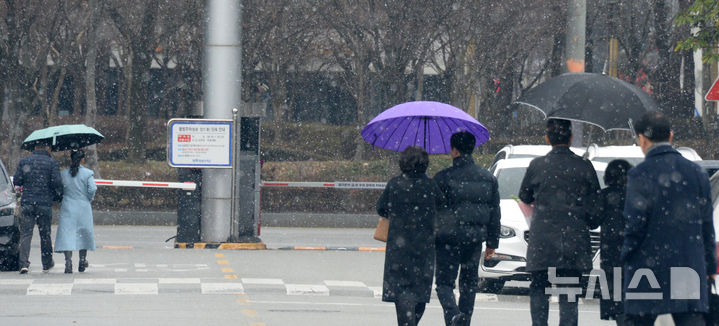 전북 동부 아침 약한 눈…부안·남원 건조주의보