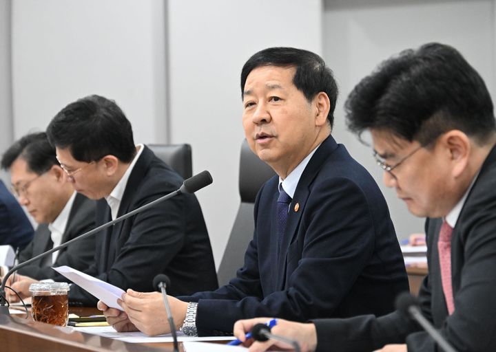 [서울=뉴시스] 구윤철 부총리 겸 재정경제부 장관이 19일 세종시 정부세종청사에서 재정경제부 확대간부회의를 주재하고 있다. (사진=재정경제부 제공) 2026.01.19. photo@newsis.com *재판매 및 DB 금지