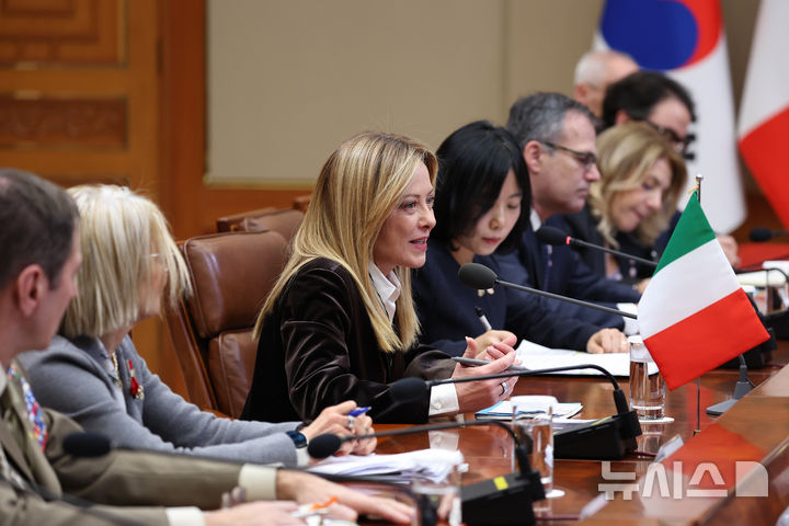 [서울=뉴시스] 최동준 기자 = 조르자 멜로니 이탈리아 총리가 19일 청와대에서 열린 이재명 대통령과 한-이탈리아 정상회담에서 발언하고 있다. 2026.01.19. photocdj@newsis.com