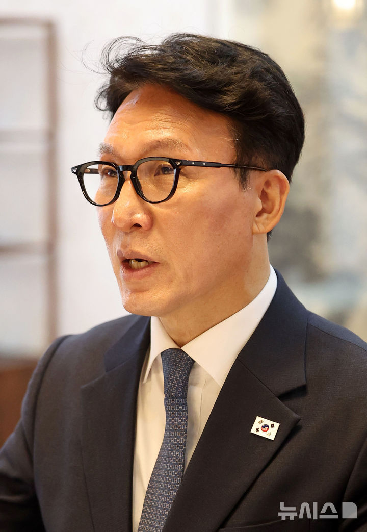 [서울=뉴시스] 김선웅 기자 = 김민석 국무총리가 19일 서울 종로구 총리공관에서 뉴시스와 인터뷰를 하고 있다. 2026.01.19. mangusta@newsis.com