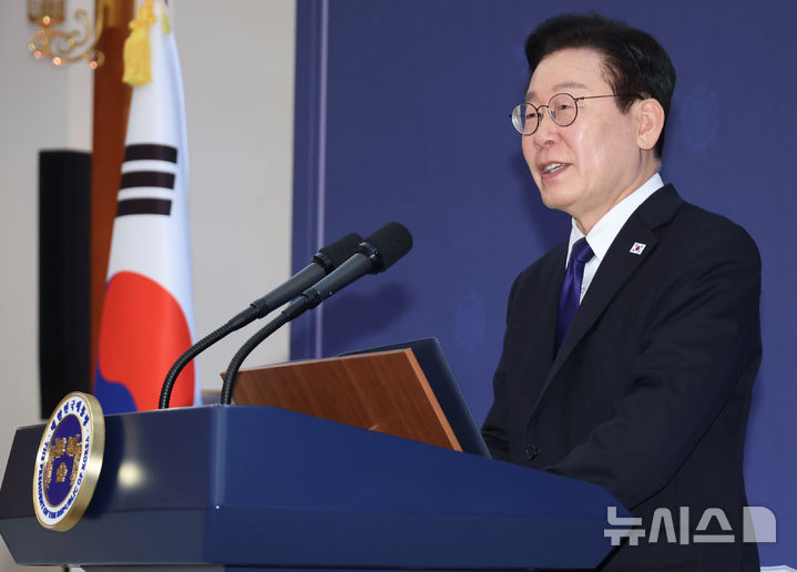 [서울=뉴시스] 최동준 기자 = 이재명 대통령이 19일 청와대에서 열린 한-이탈리아 공식오찬에서 인사말을 하고 있다. 2026.01.19. photocdj@newsis.com