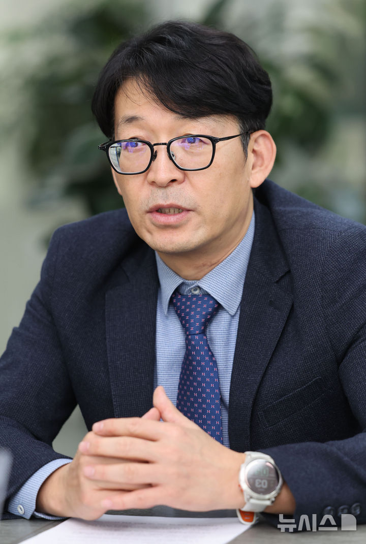 '27년 외길' 1세대 보안기업인의 새로운 도전장..."K팝처럼 SW 성공사례 ... - 뉴스 썸네일 이미지