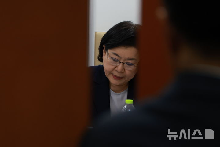[서울=뉴시스] 고승민 기자 = 이혜훈 기획예산처 장관 후보자가 19일 서울 여의도 국회에서 대기하고 있다. 2026.01.19. kkssmm99@newsis.com
