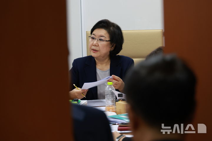 [서울=뉴시스] 고승민 기자 = 이혜훈 기획예산처 장관 후보자가 19일 서울 여의도 국회에서 대기하고 있다. 2026.01.19. kkssmm99@newsis.com