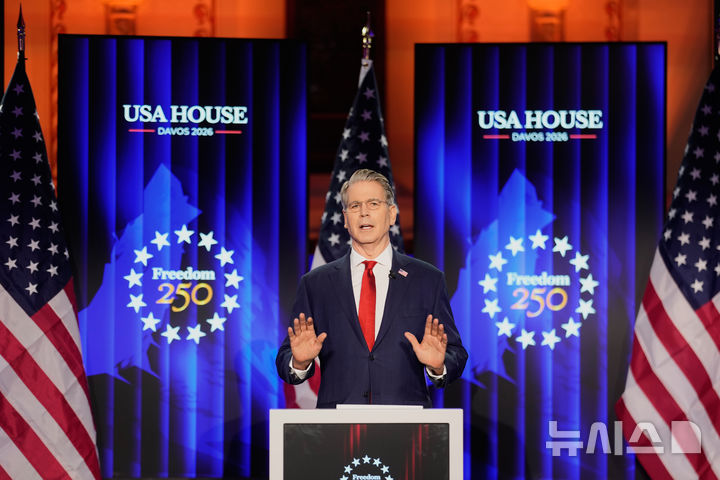 [AP/뉴시스] 미국의 스콧 베선트 재무장관이 20일 스위스 다보스 포럼 참석중 미국 관련 아침 모임에서 연설하고 있다 