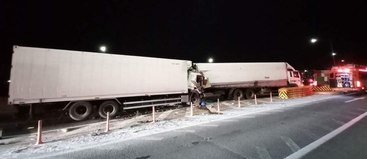 경부고속도로 구미IC 인근서 화물차 2대 추돌…1명 숨져