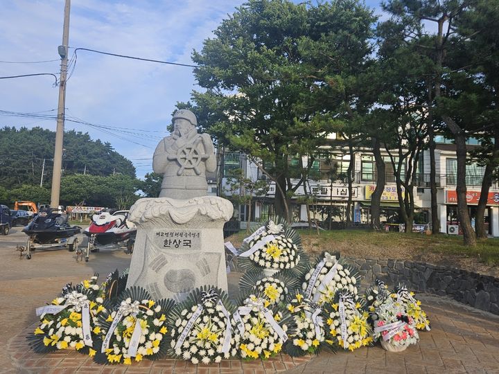 [보령=뉴시스] 보령시 웅천읍 무창포해수욕장 해변에 위치한 '고 한상국 상사 흉상'. (사진=보령시청 제공) 2026.01.20. photo@newsis.com *재판매 및 DB 금지
